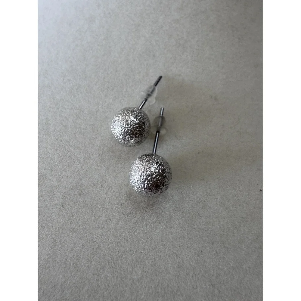 New Sterling Silver Sparkling Silver Ball Studs Earrings NWOT